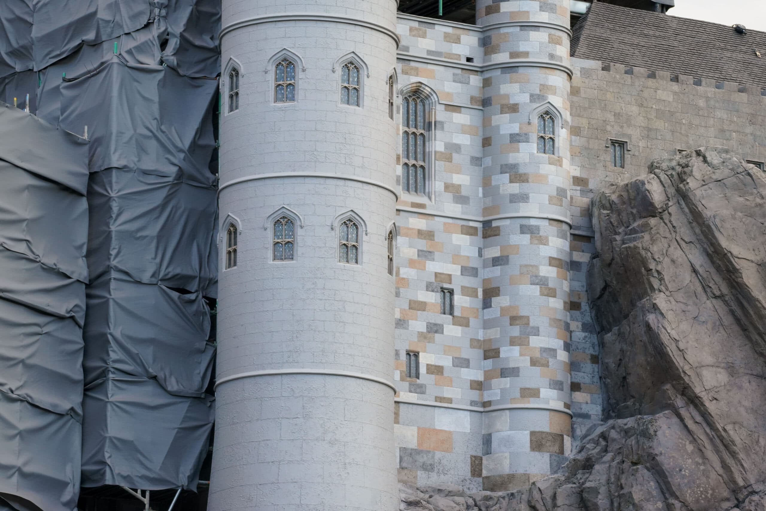 Castelo de Hogwarts entra em reforma e ganha nova pintura na Universal