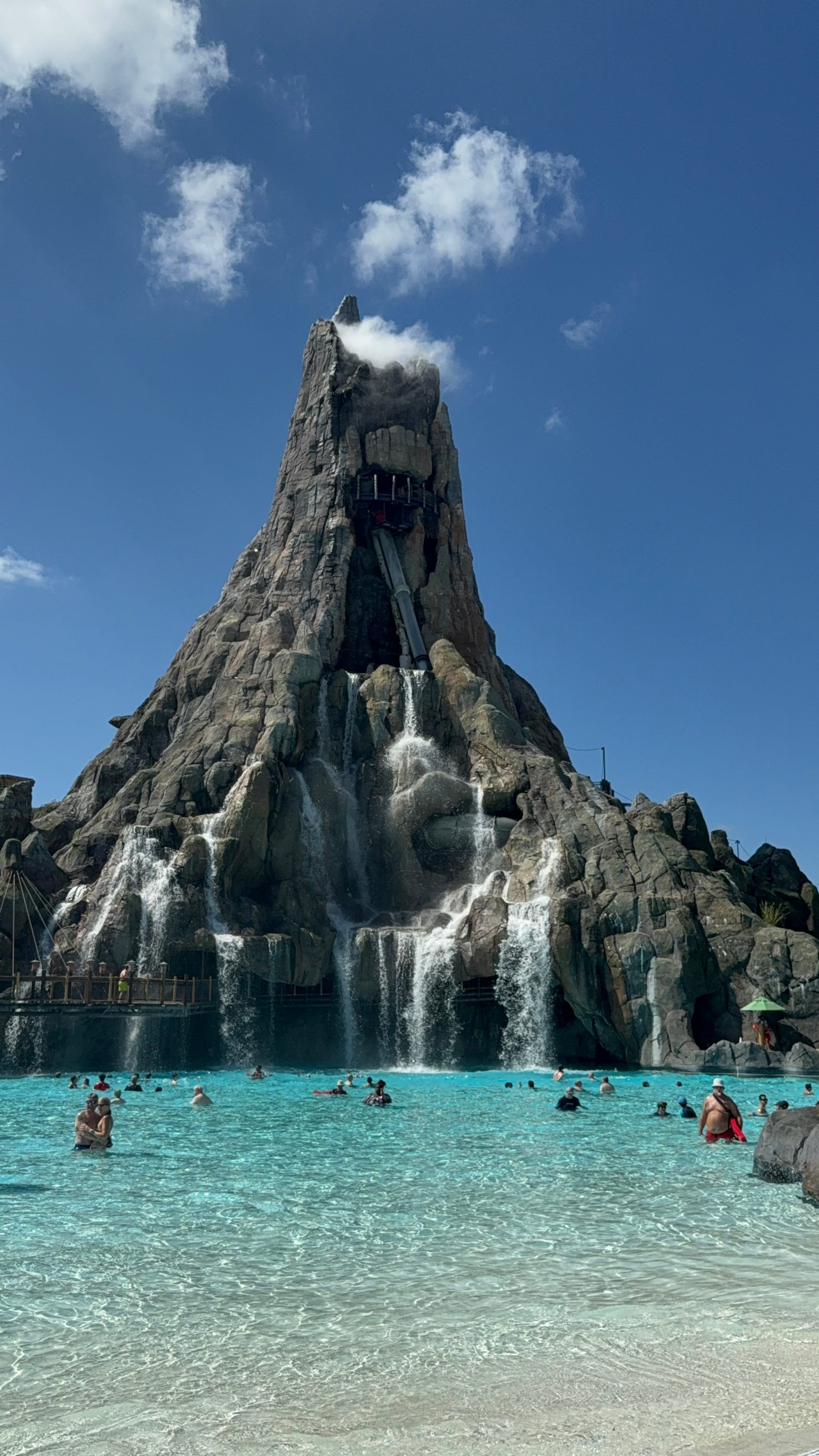 Volcano Bay fecha por meses: o que muda pra sua viagem