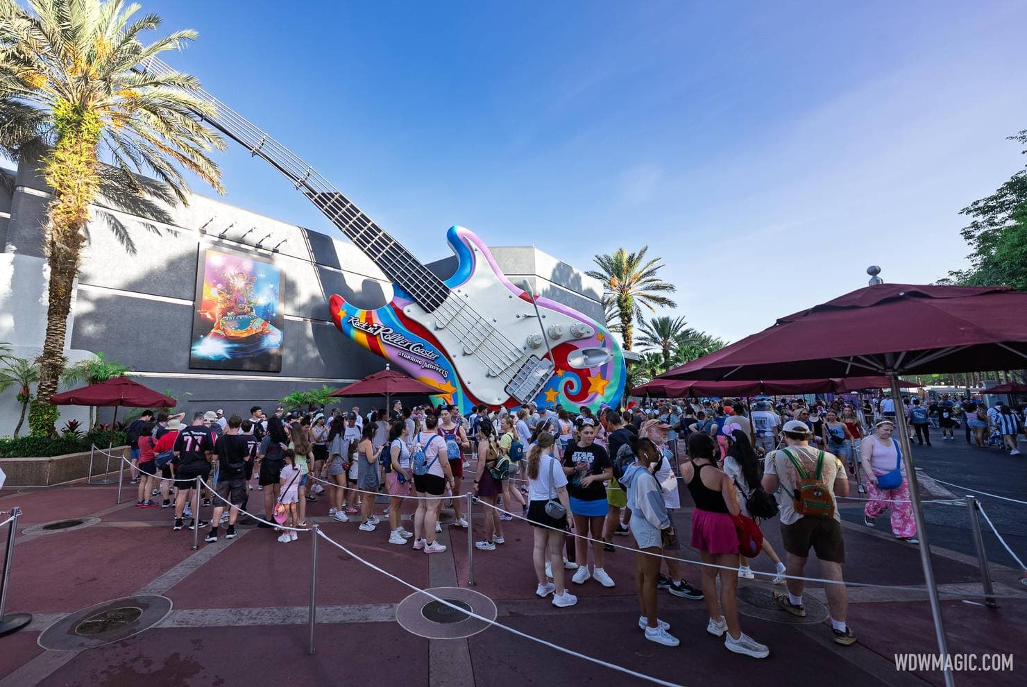 Rock 'n' Roller Coaster com os Muppets abre com fila enorme