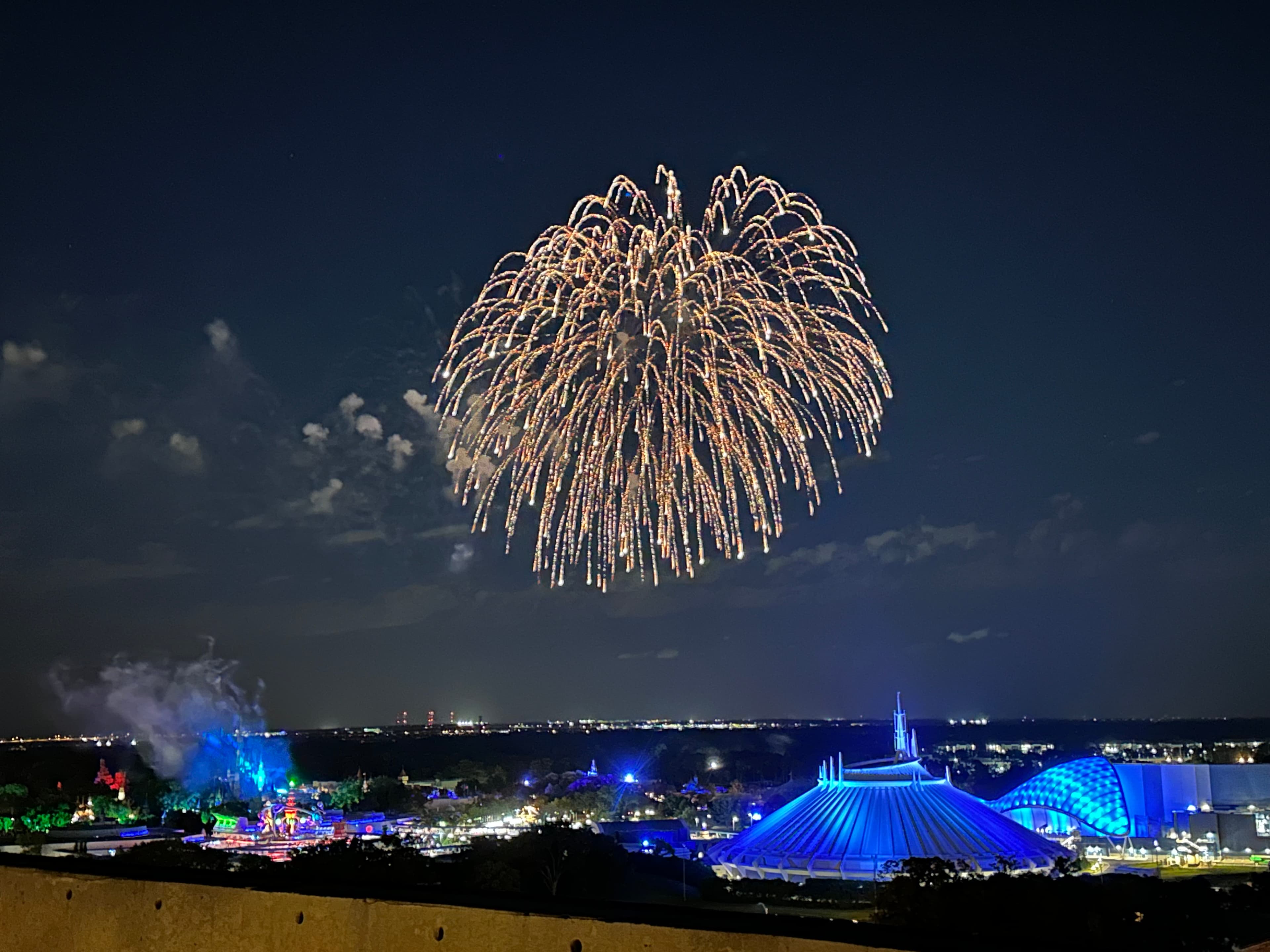 Disney bloqueia varanda do Contemporary que via os fogos